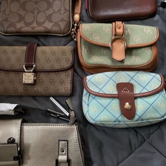 Lot of 11 Dooney&Bourke, guess, and coach purses and wristlet for resellers - Picture 7 of 8